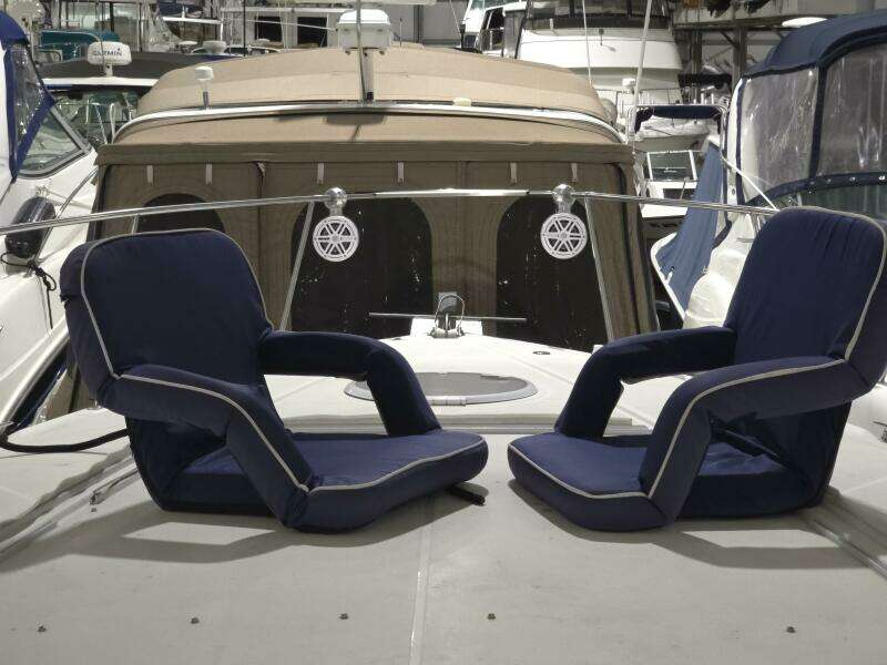 2008 Cruisers Yachts 