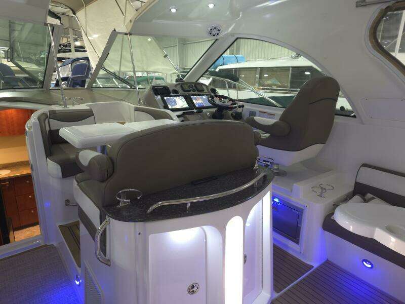2008 Cruisers Yachts 