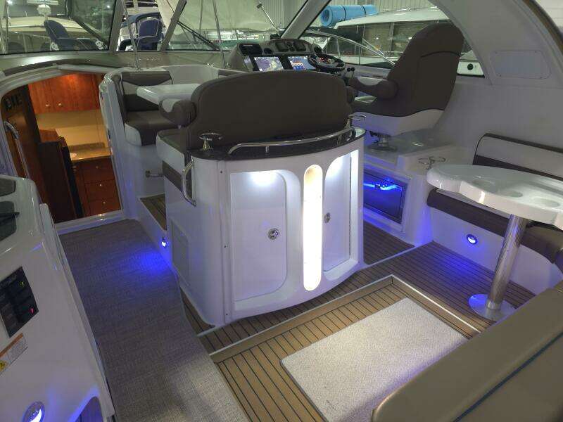 2008 Cruisers Yachts 