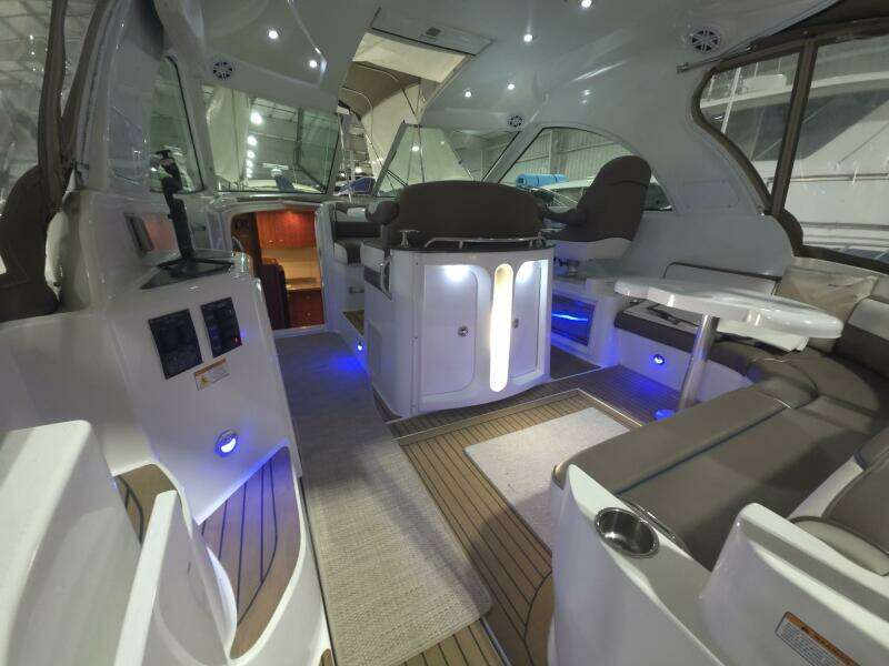 2008 Cruisers Yachts 