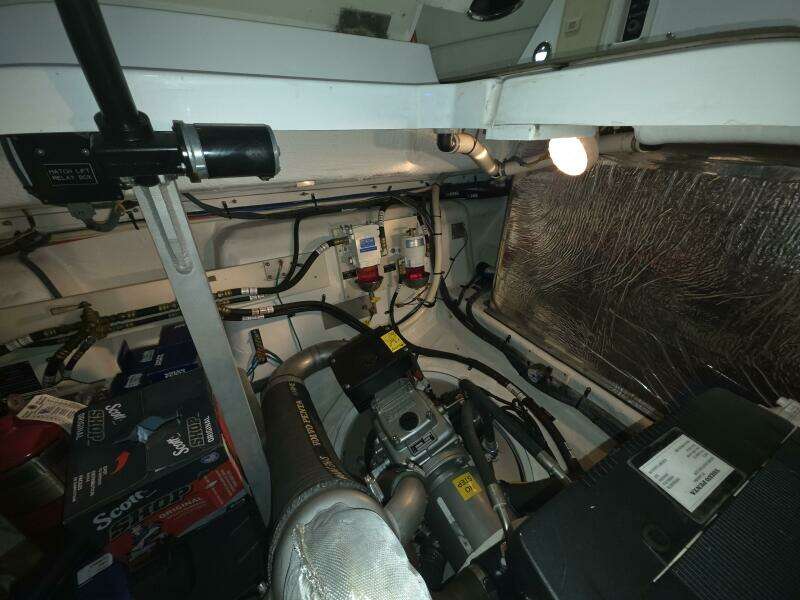 2008 Cruisers Yachts 