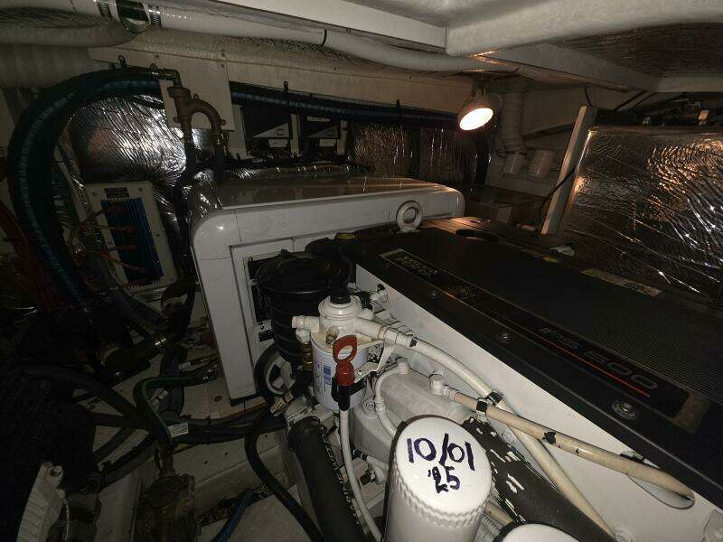 2008 Cruisers Yachts 