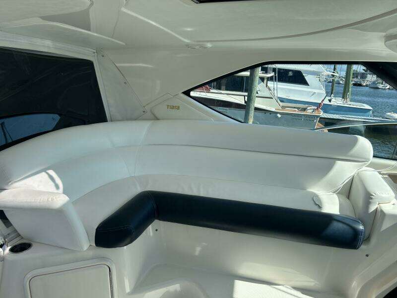 2008 Tiara Yachts 3500 Sovran