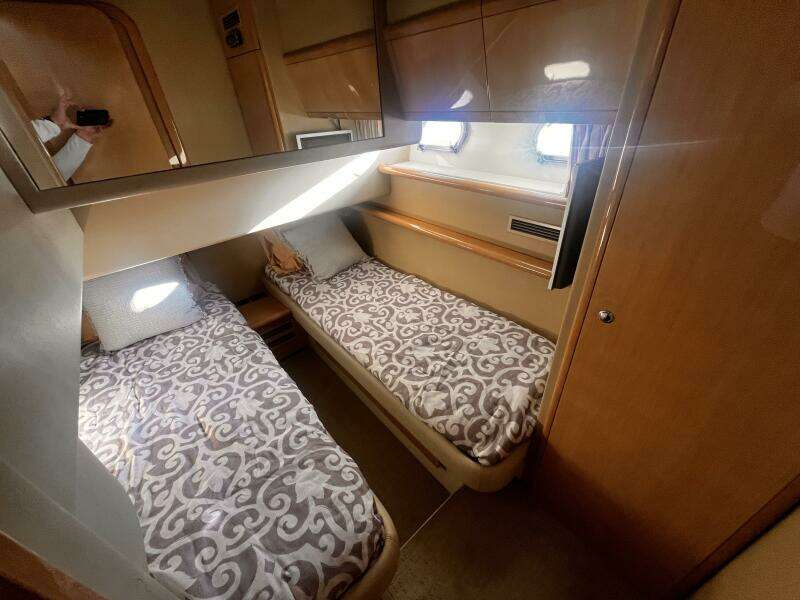 2004 Ferretti Yachts 530