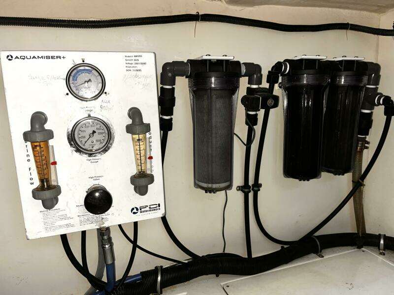 2004 Ferretti Yachts 530