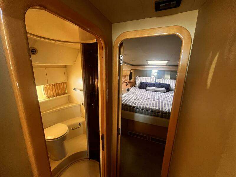 2004 Ferretti Yachts 530