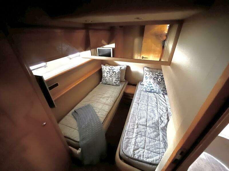 2004 Ferretti Yachts 530