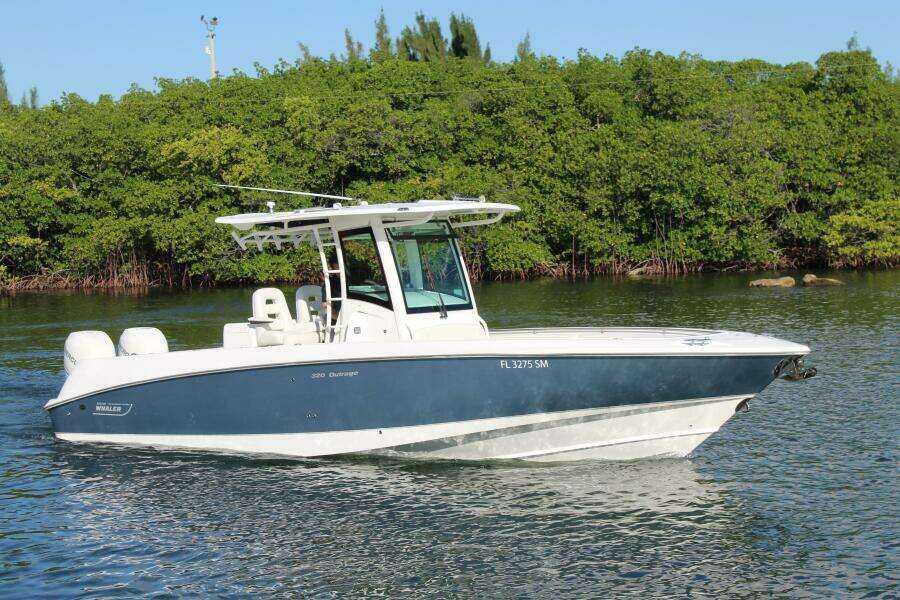 2015 Boston Whaler 