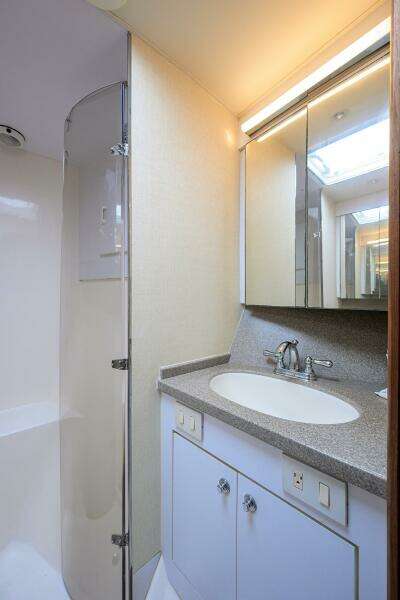 2001 Ocean Yachts Super Sport