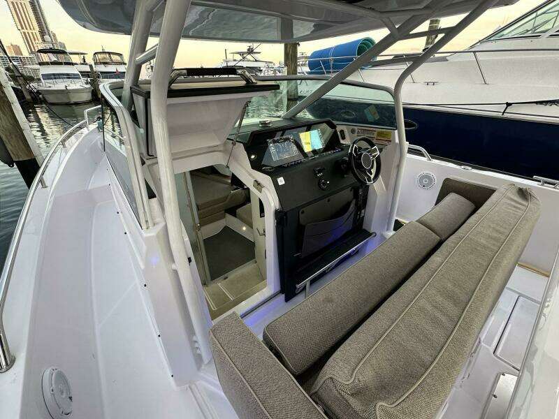 2024 Axopar 37 Sun Top