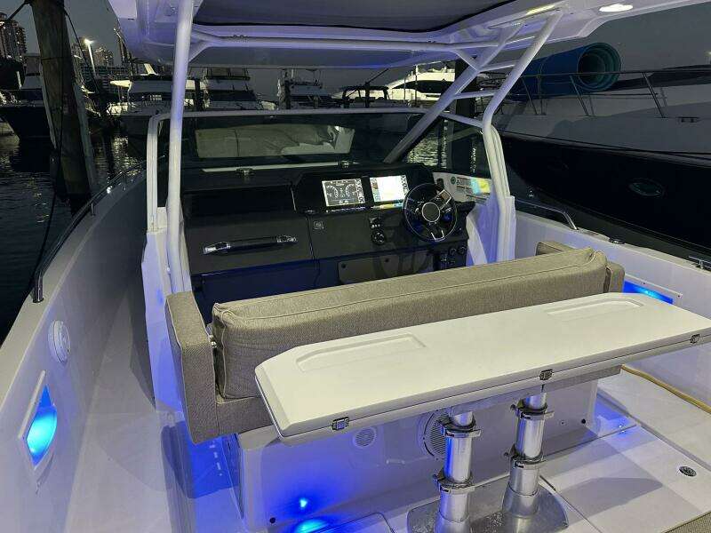 2024 Axopar 37 Sun Top