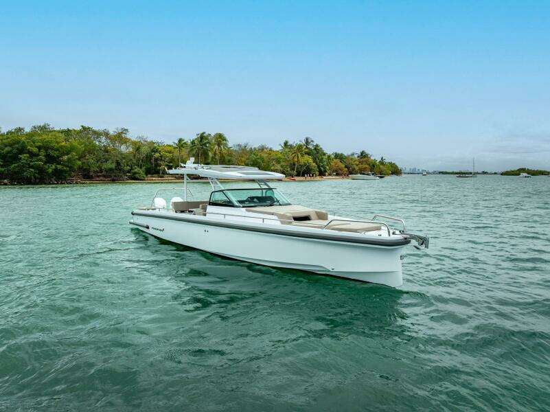 2024 Axopar 37 Sun Top