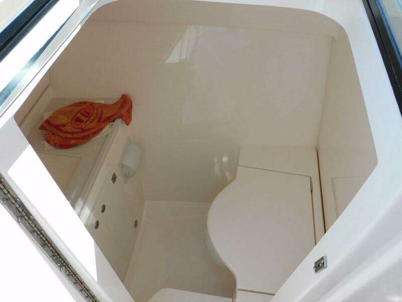 2016 Pursuit 325 Dual Console