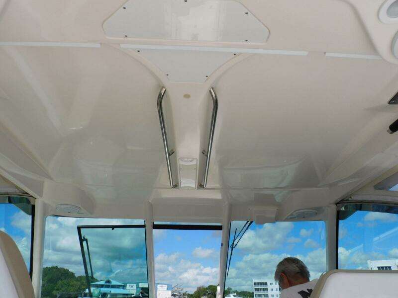 2016 Pursuit 325 Dual Console