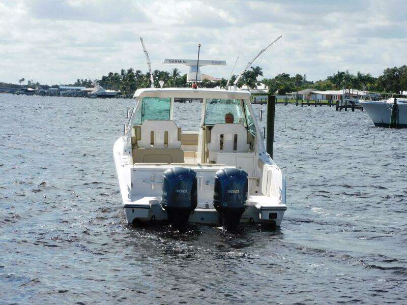 2016 Pursuit 325 Dual Console