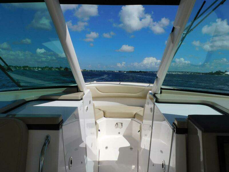 2016 Pursuit 325 Dual Console