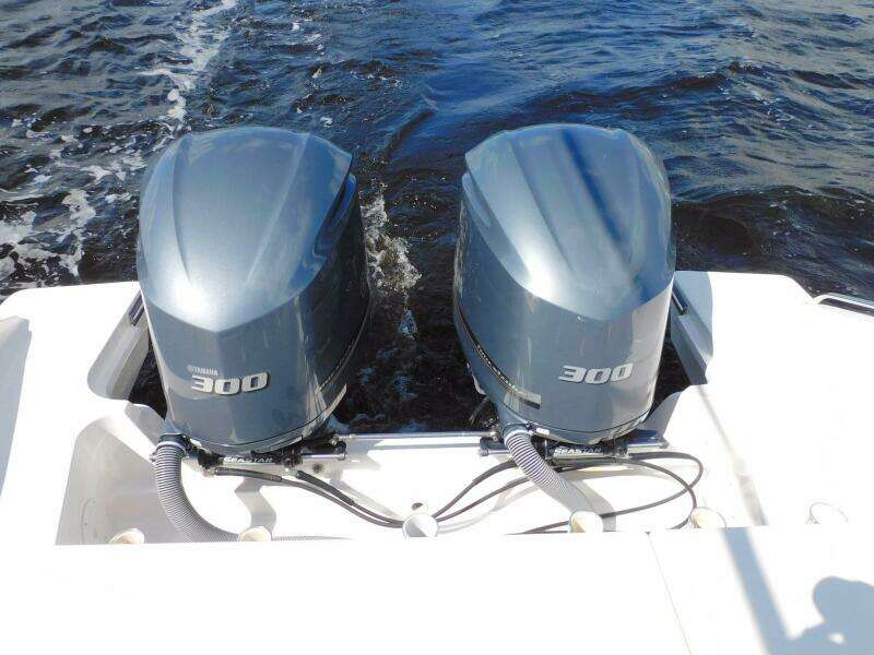 2016 Pursuit 325 Dual Console