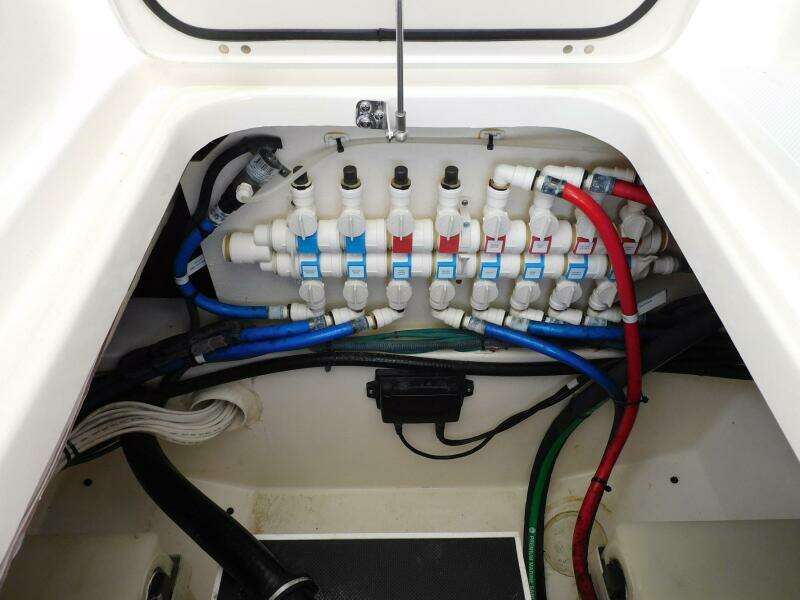 2016 Pursuit 325 Dual Console