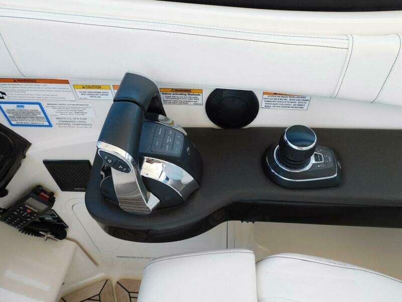 2018 Sea Ray Sundancer 320