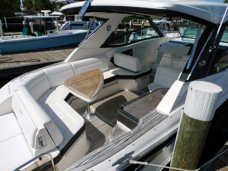 2018 Sea Ray Sundancer 320