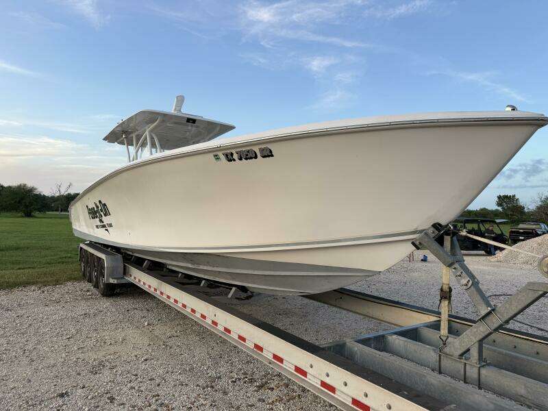 2014 Sea Hunter 40 Center Console