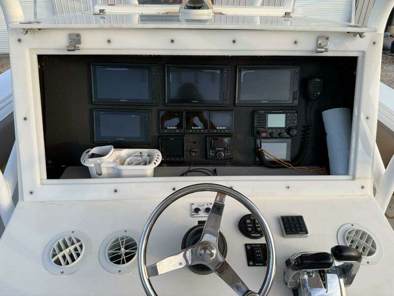 2014 Sea Hunter 40 Center Console