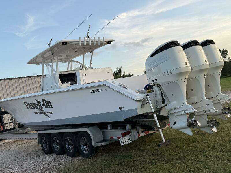 2014 Sea Hunter 40 Center Console