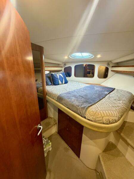 2007 Cruisers Yachts 370 Express