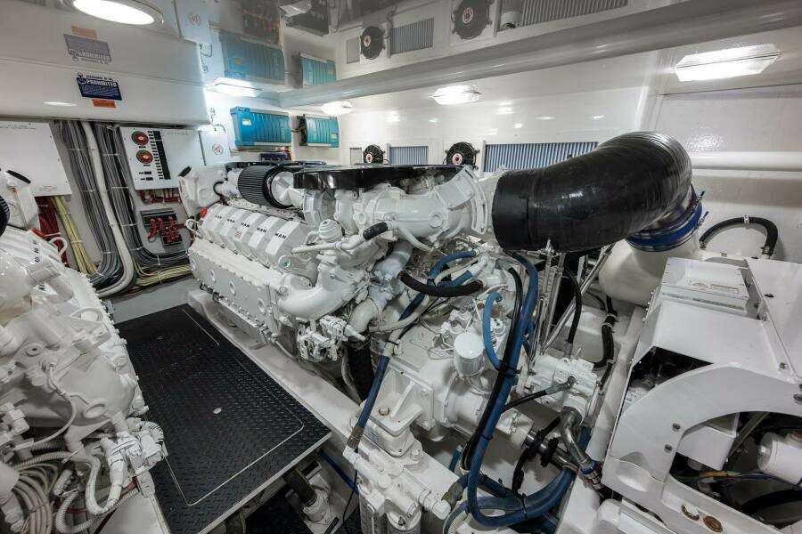 2015 Viking 52 Sport Coupe