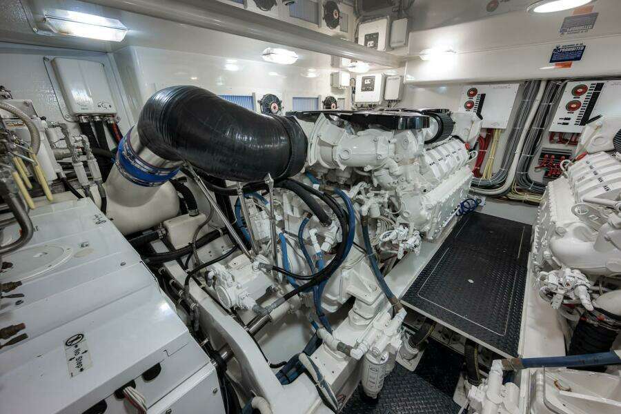 2015 Viking 52 Sport Coupe