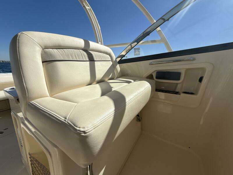 2016 Grady-White 307 Freedom