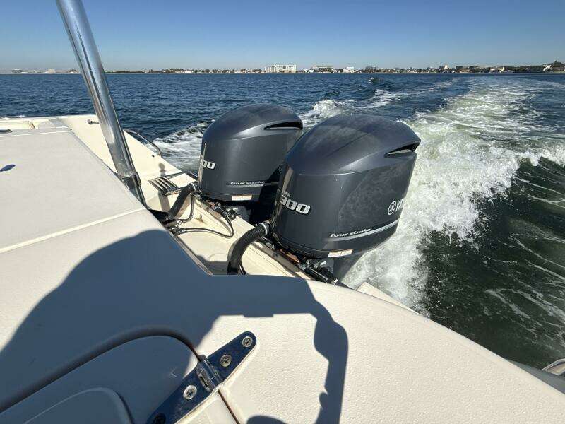 2016 Grady-White 307 Freedom