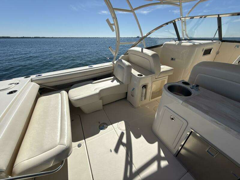 2016 Grady-White 307 Freedom