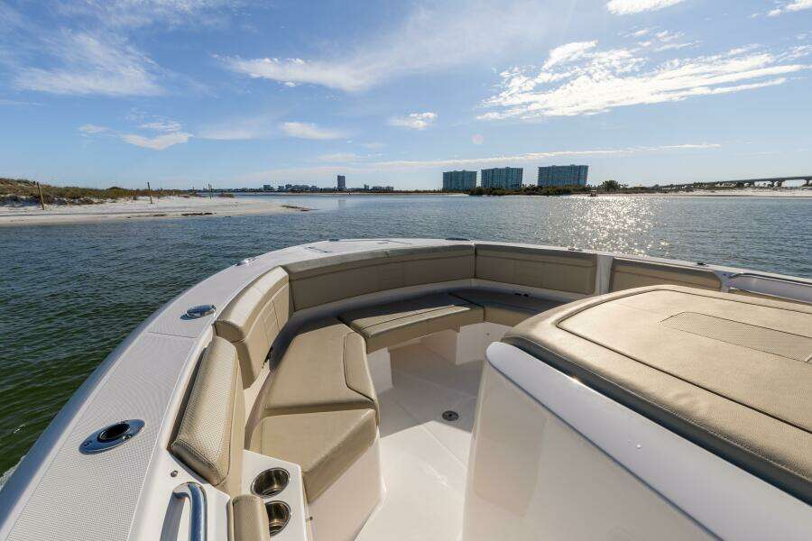 2019 Pursuit S 368 Moon Dogg Bow