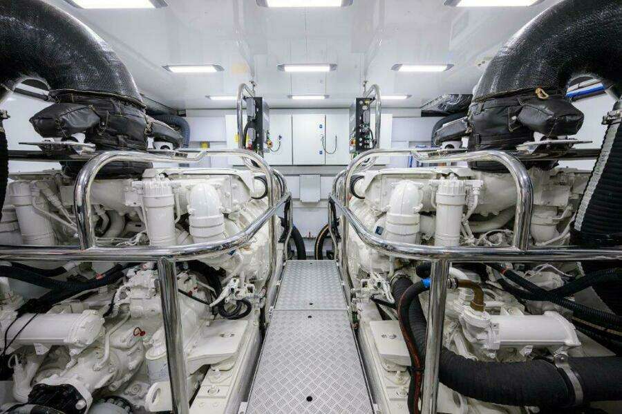 Princess Y78 - Engine Room 