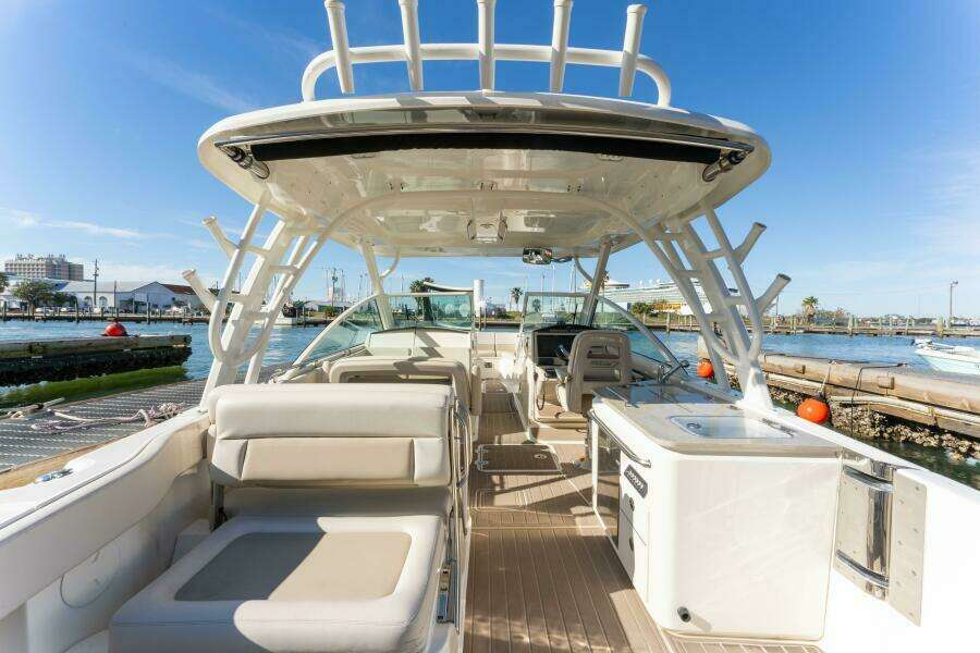 2017 Boston Whaler 320 Vantage Sutra