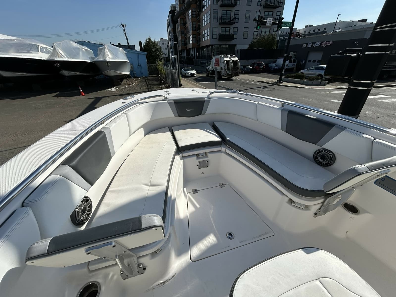 2020 Robalo R272