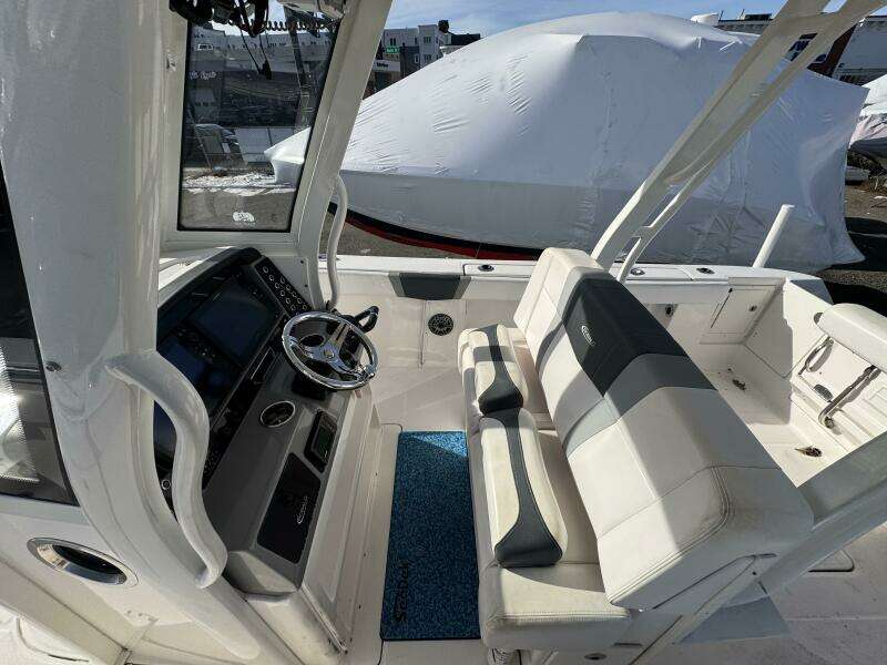 2020 Robalo R272