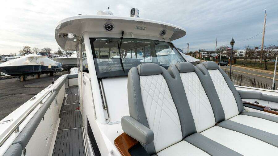 2023 Everglades 455 Center Console