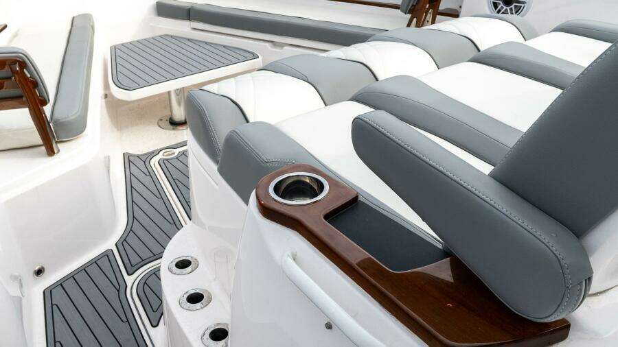 2023 Everglades 455 Center Console