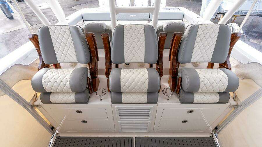 2023 Everglades 455 Center Console