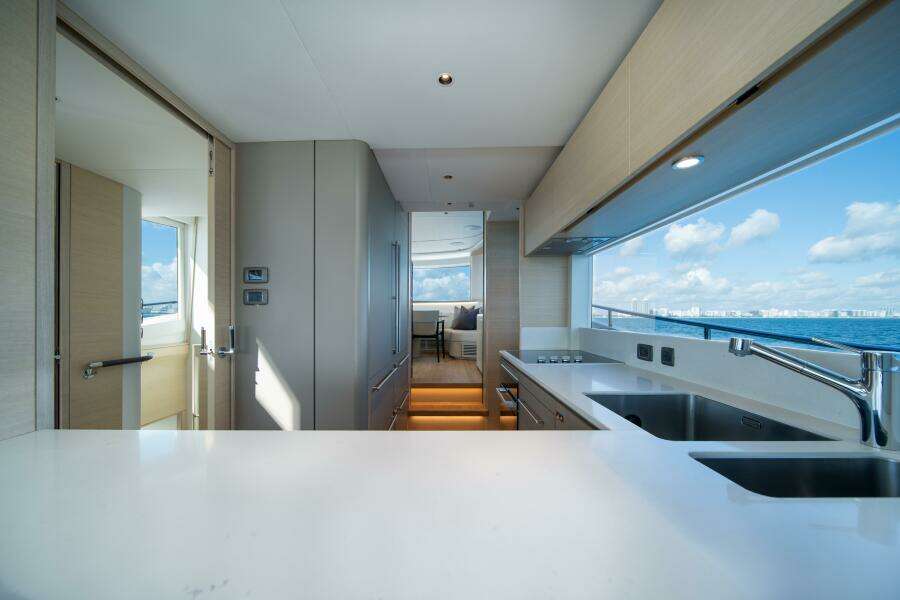 Princess 80 -Maravi  Galley