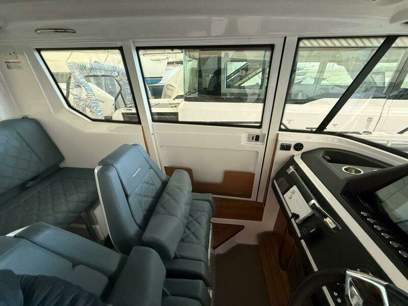 2022 Axopar 28 Cabin