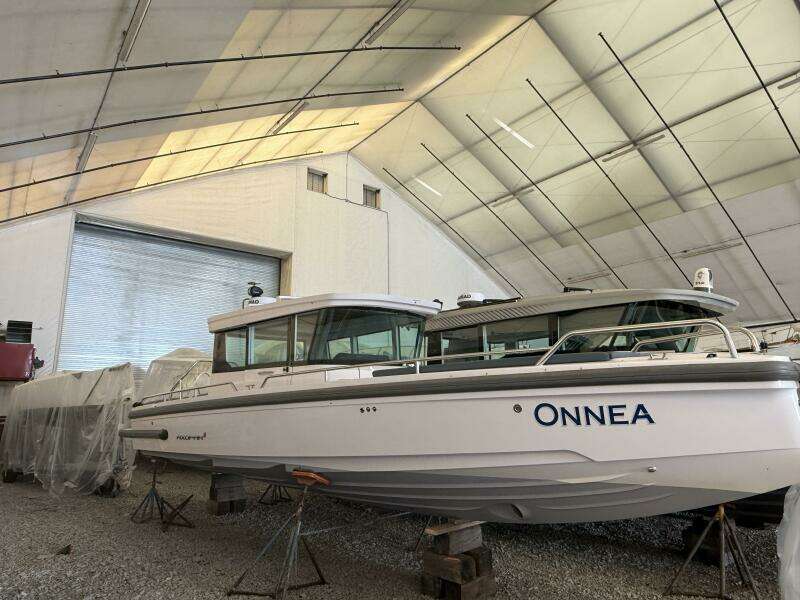 2022 Axopar 28 Cabin