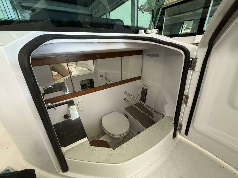 2022 Axopar 28 Cabin