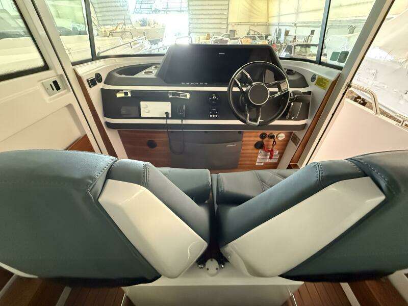 2022 Axopar 28 Cabin