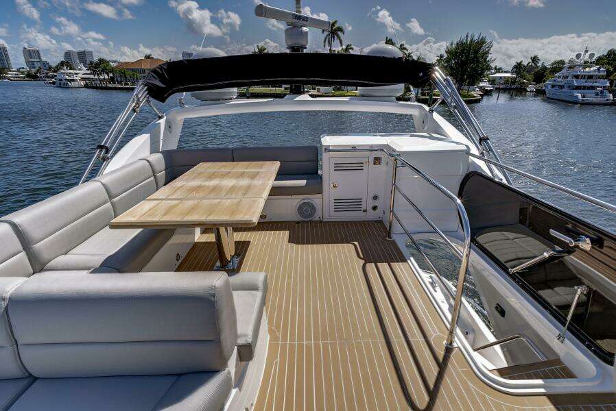 2017 Sunseeker 68 Sport Yacht
