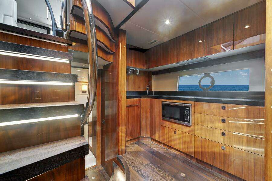 2017 Sunseeker 68 Sport Yacht