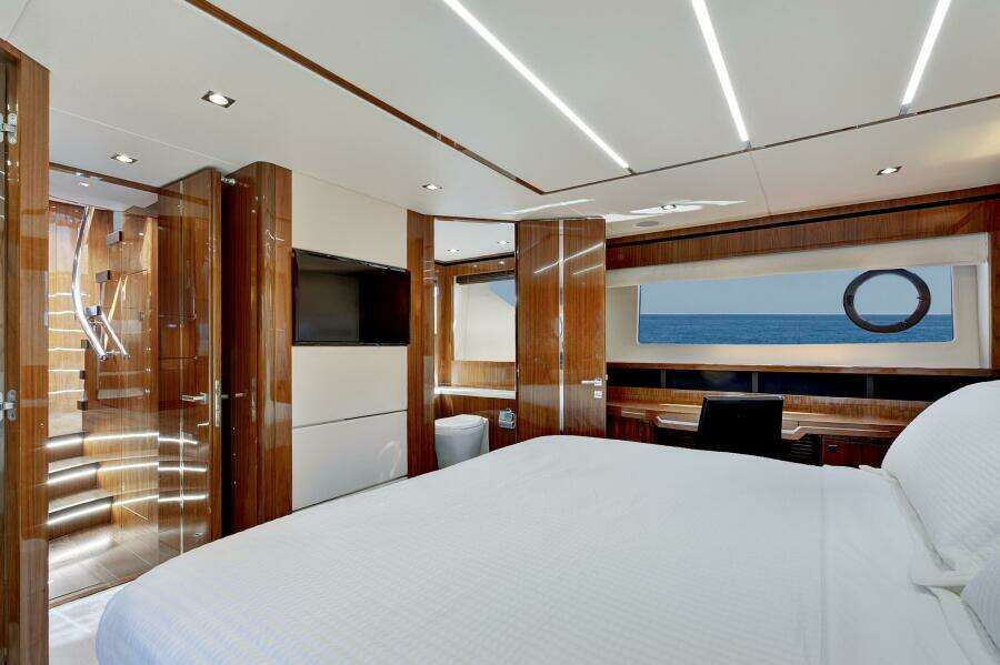 2017 Sunseeker 68 Sport Yacht