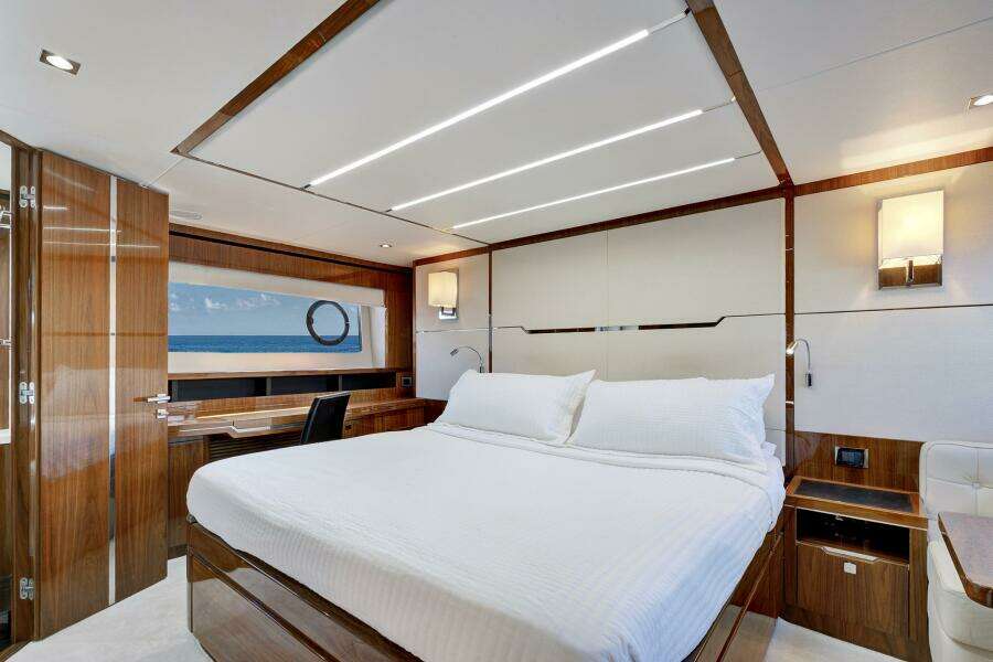 2017 Sunseeker 68 Sport Yacht